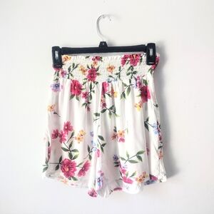Fashion Nova White Floral Shorts Size Small